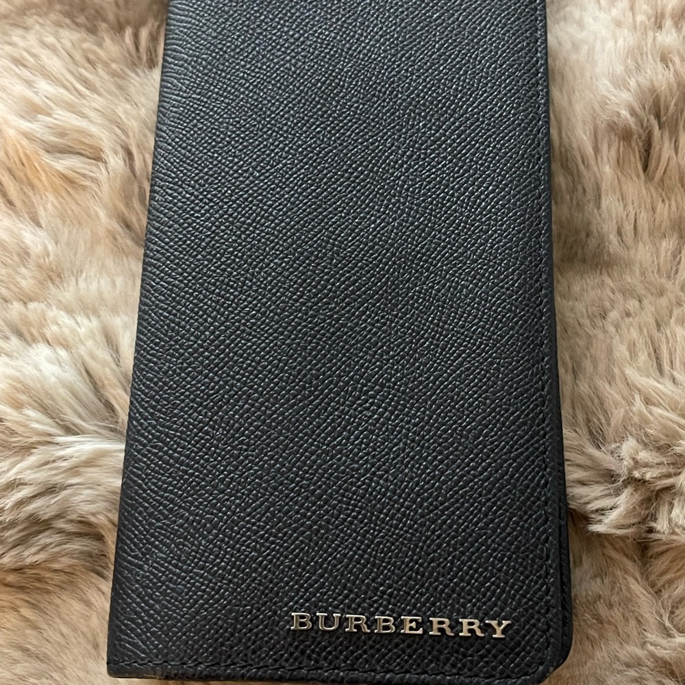 Burberry Black Textured Card Holder. This is very nice Burberry wallet
